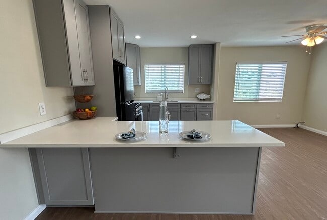 Kitchen area - 5527 Bolivar St