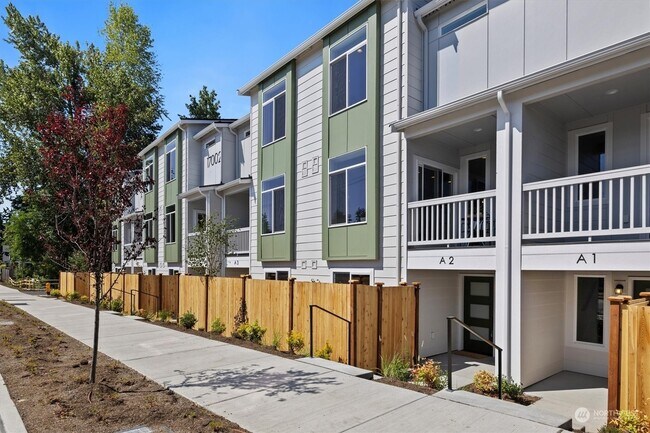 Building Photo - 17002-17013 13th Ave W