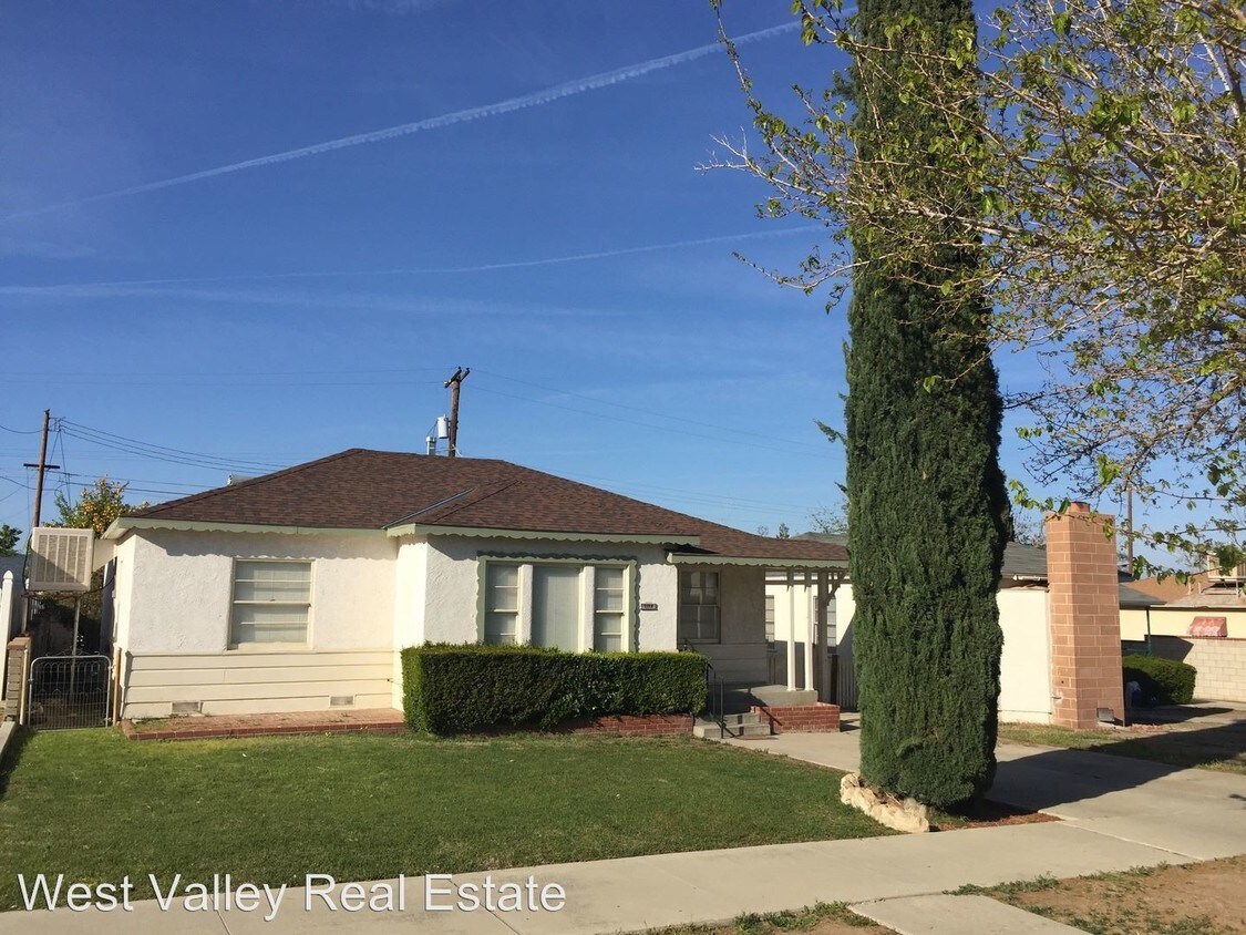 Foto principal - 102 E Lucard St