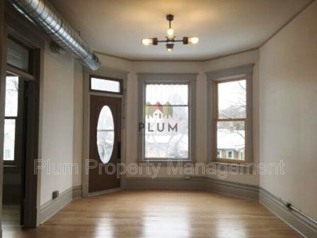 Foto del edificio - 133 S 5th St E