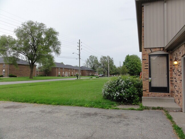 Building Photo - 7872 Knue Rd