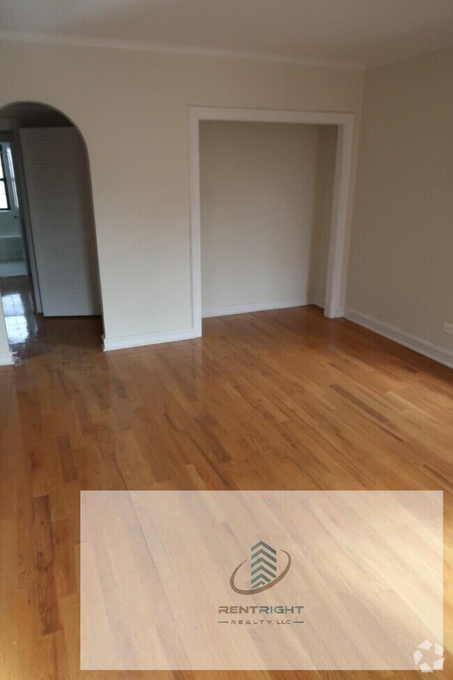 Building Photo - 426 W Briar Pl