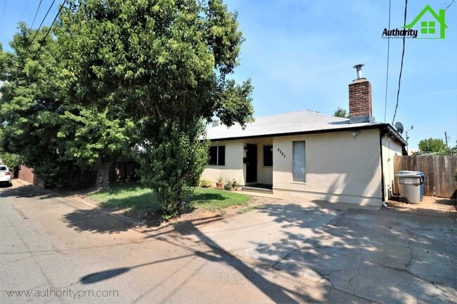 Building Photo - 2413 Ramona Pl