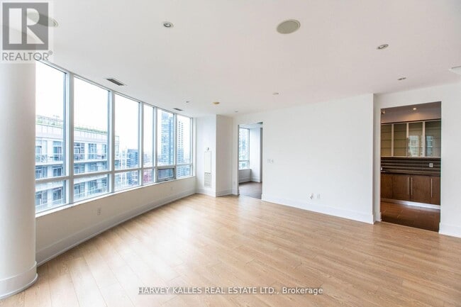 Building Photo - 20 Blue Jays Way