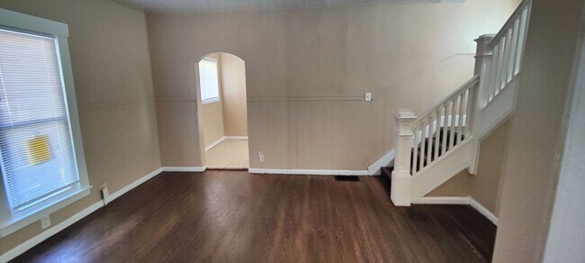 Building Photo - 405 Moore St