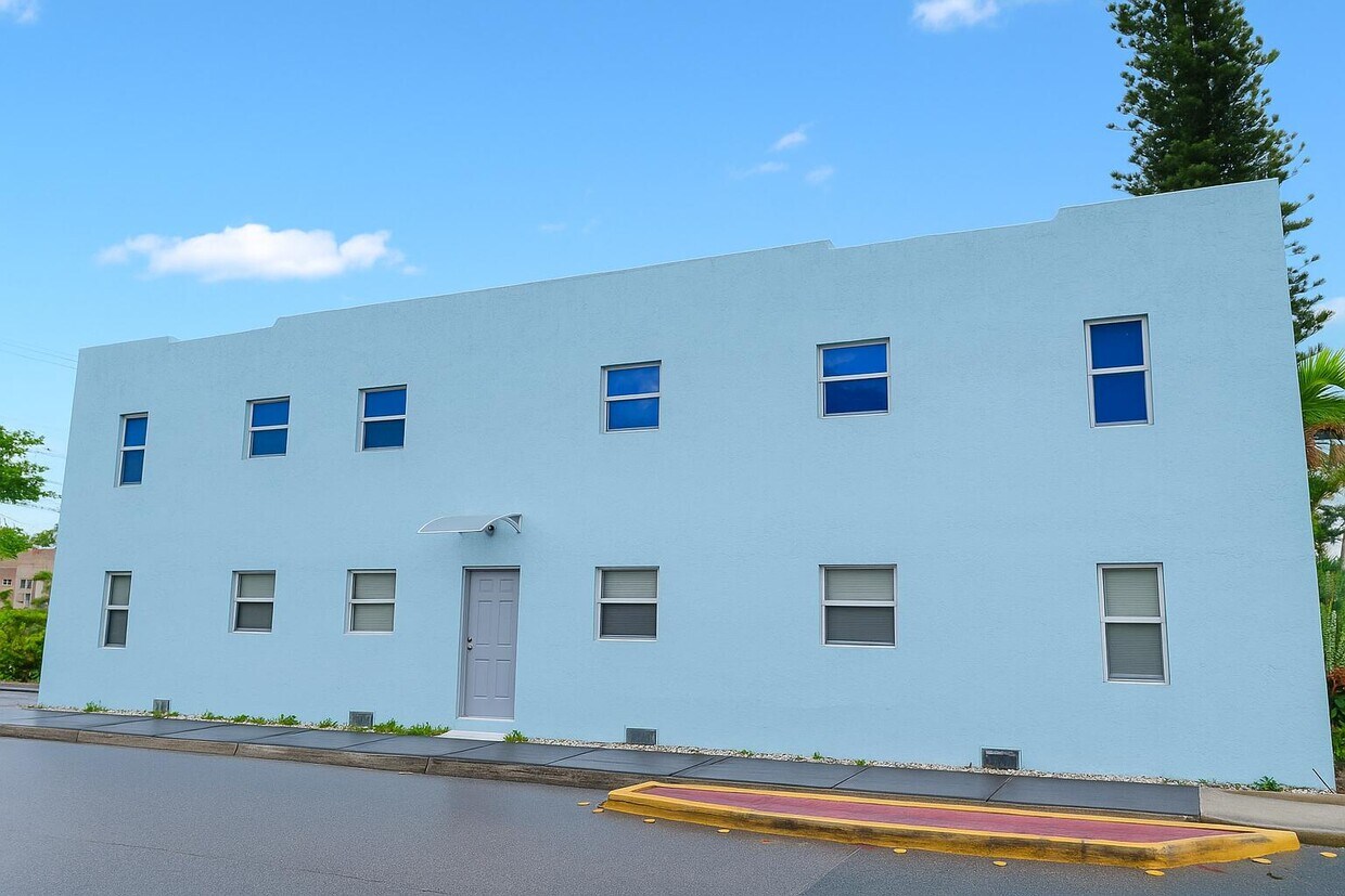 Foto principal - 102 S K St