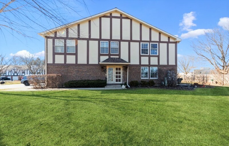 138 W Golf Rd Unit B, Libertyville, IL 60048 Condo for Rent in