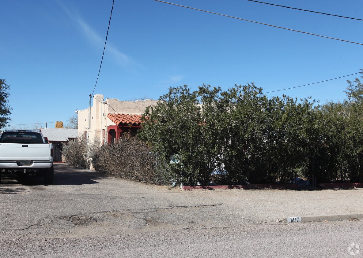 Building Photo - 1409-1427 N Camilla Blvd