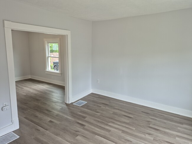 Building Photo - 210 S Hedges St