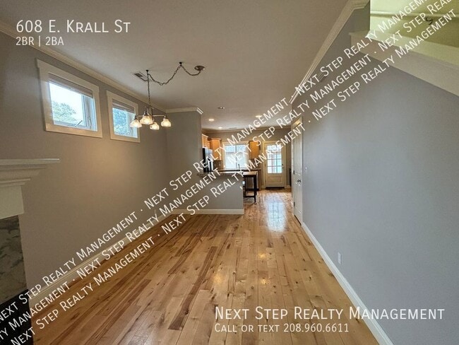 Building Photo - 608 E Krall St