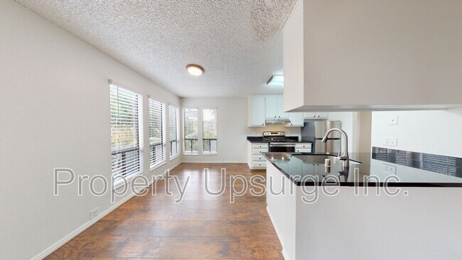 Foto del edificio - 905 Lakeside Dr