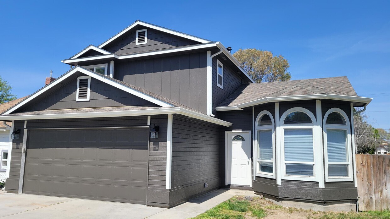 Foto principal - 423 17th Ave N