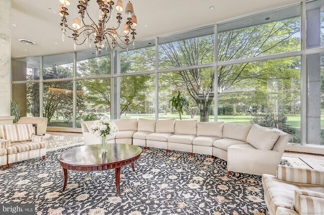 Foto del edificio - 4201 Cathedral Ave NW