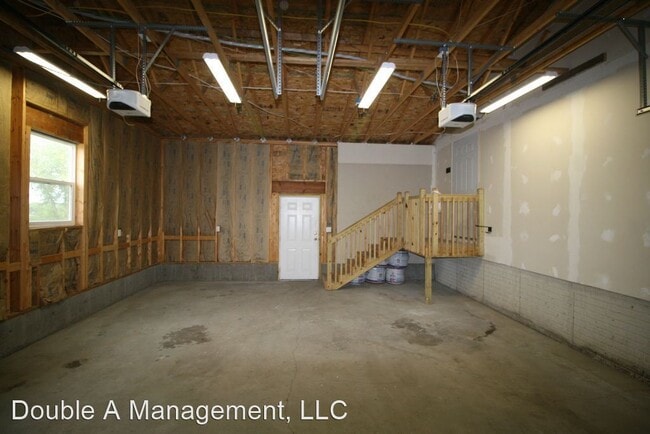 Building Photo - 4 br, 3 bath House - 215 Greenbush Dr.