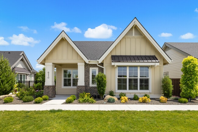 Building Photo - 6230 N Bolsena Ln