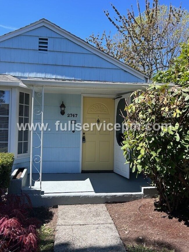 Foto del edificio - Vintage 3 BD 2 BA Admiral Charmer! Huge Deck/Garage!