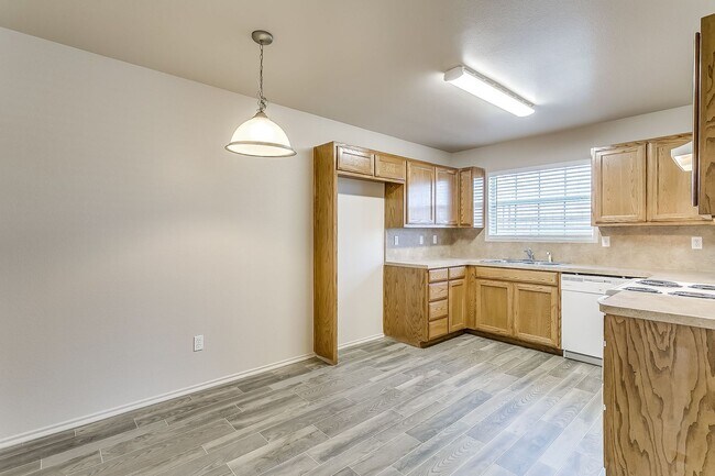 Building Photo - ASK ABOUT OUR MOVE IN SPECIAL