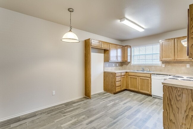 Building Photo - ASK ABOUT OUR MOVE IN SPECIAL