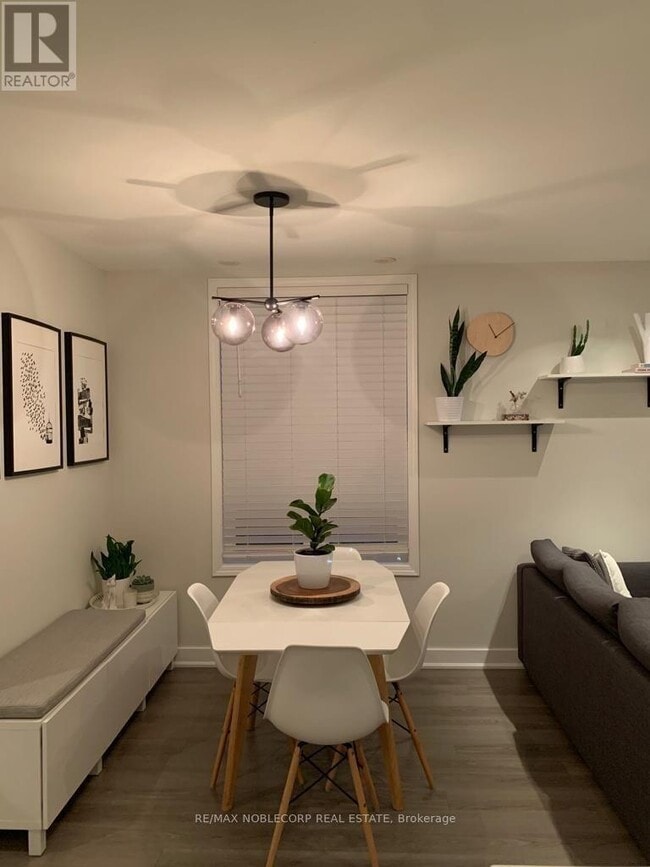 Building Photo - 10 Douro St