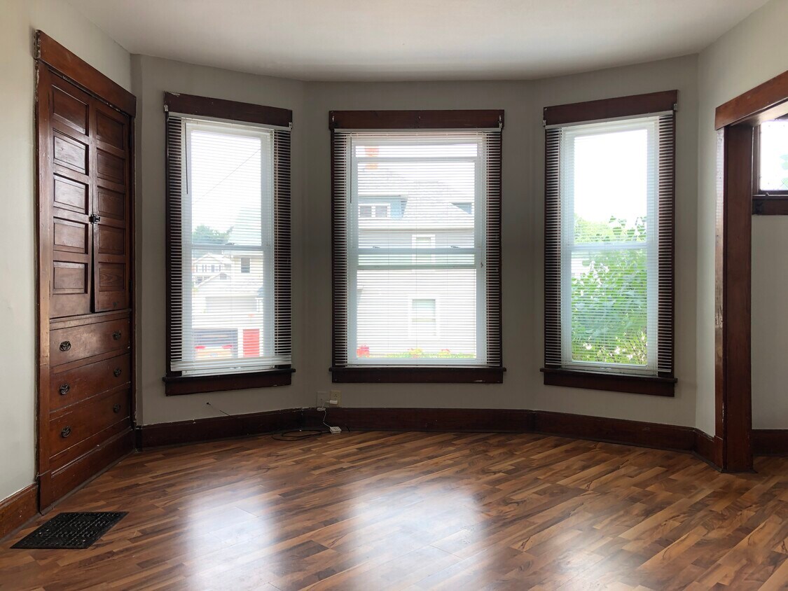 Foto principal - 119 E 8th St