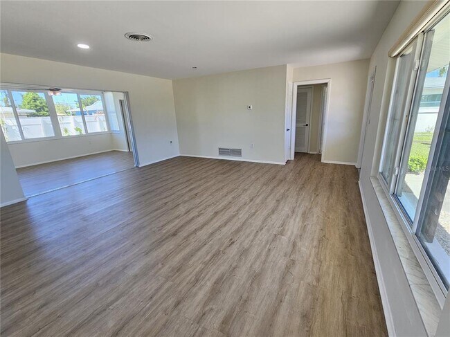 Building Photo - 1500 Glendale Rd