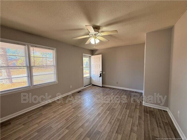 Building Photo - 323 Cadmium Ct