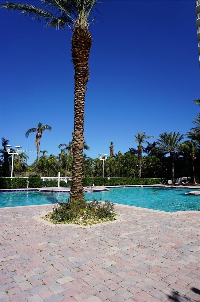 Building Photo - 1745 E Hallandale Beach Blvd