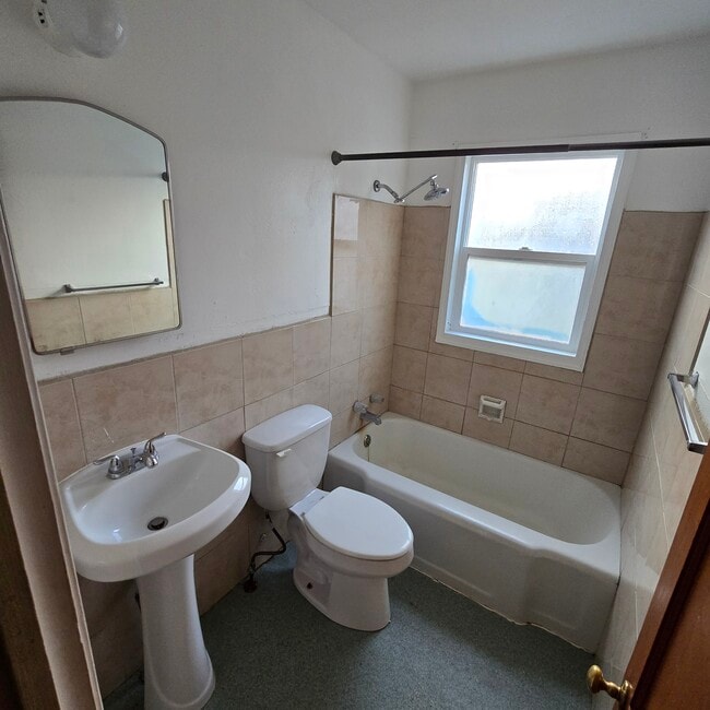 Building Photo - 3 Hillcrest St