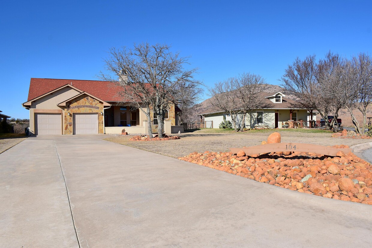 104 Granite Ridge Cir, Medicine Park, OK 73557 House Rental in