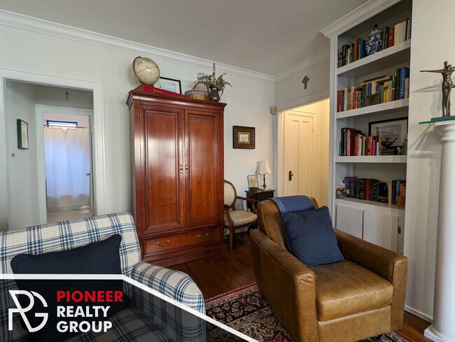 Foto del edificio - 547 W Brompton Ave