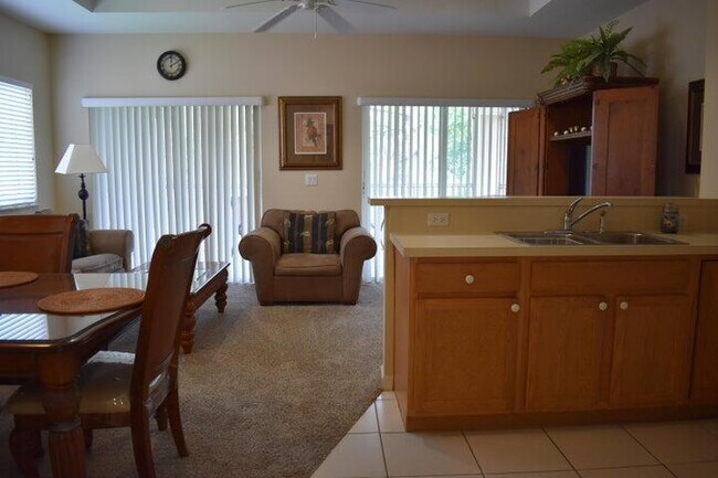 Foto del edificio - 8325 Mulligan Cir