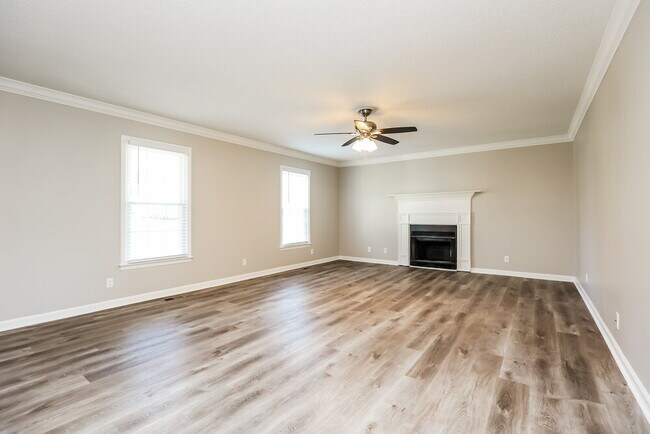 Foto del edificio - 2429 Laurel Hill Ct