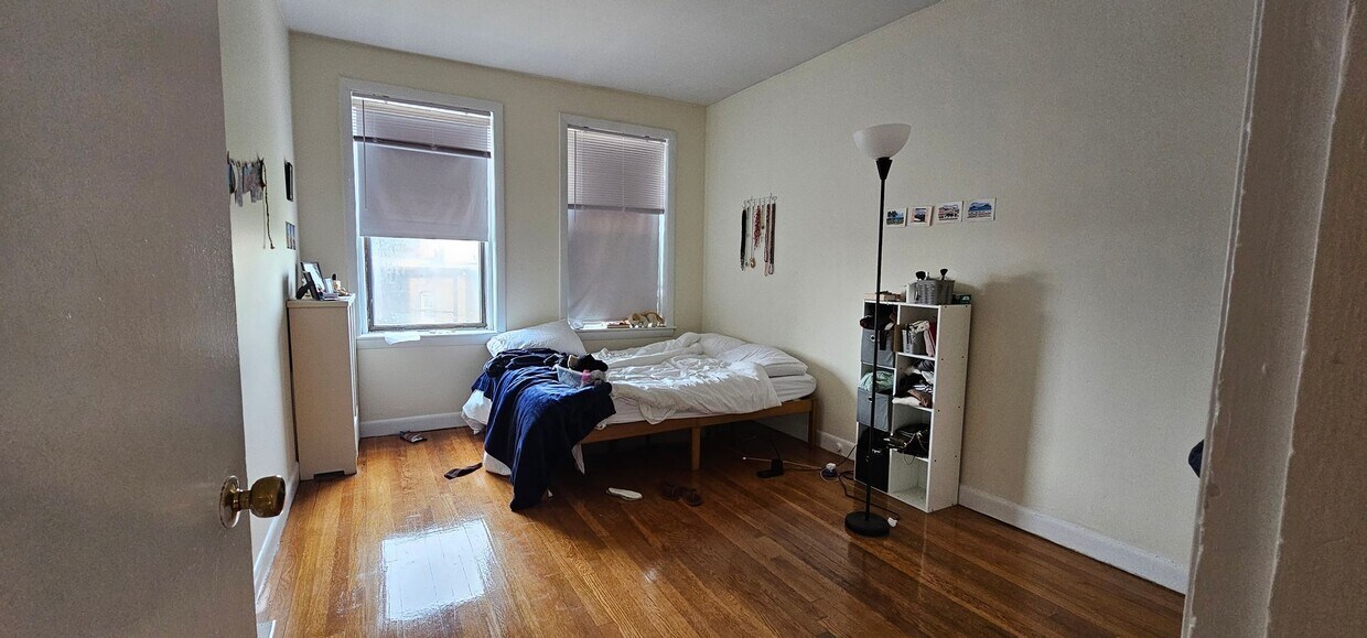 Primary Photo - Great Location! B-Line Packard's Corner To...