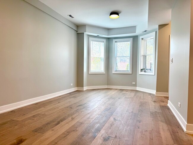 Building Photo - 1709 N Maplewood Ave
