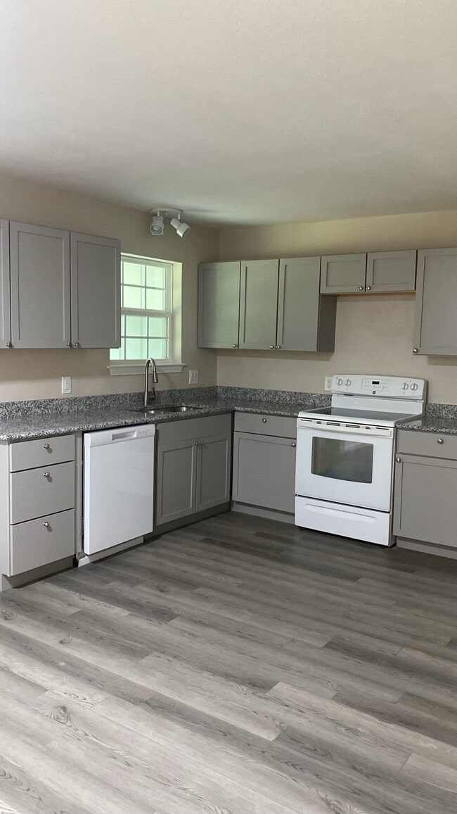 Foto del edificio - 122 Hampton Dr