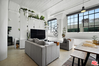 Building Photo - 420 San Pedro St