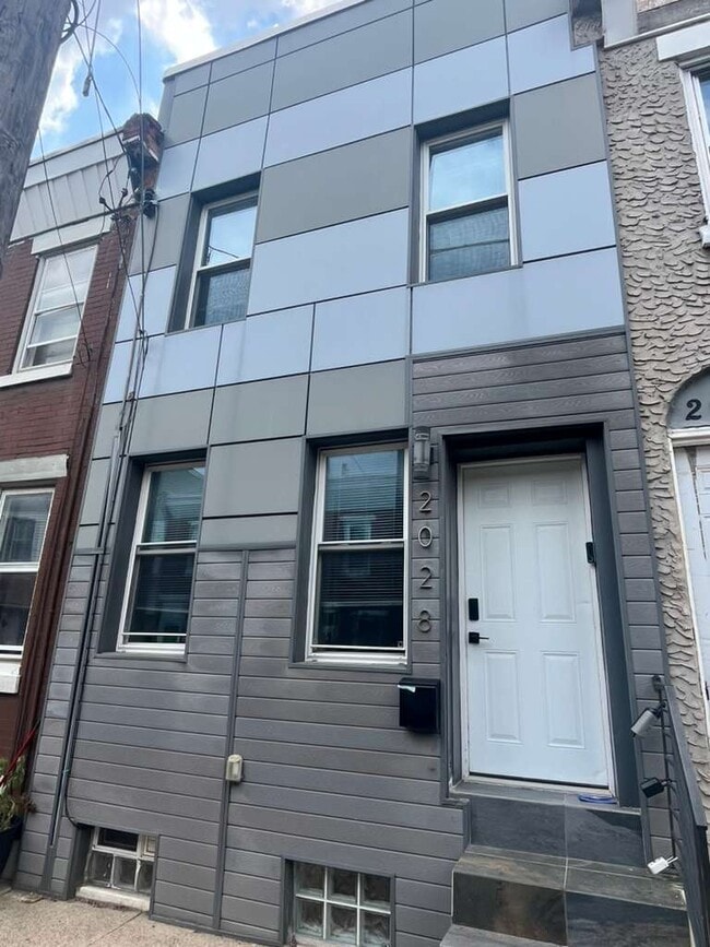 Building Photo - 2028 E Firth St