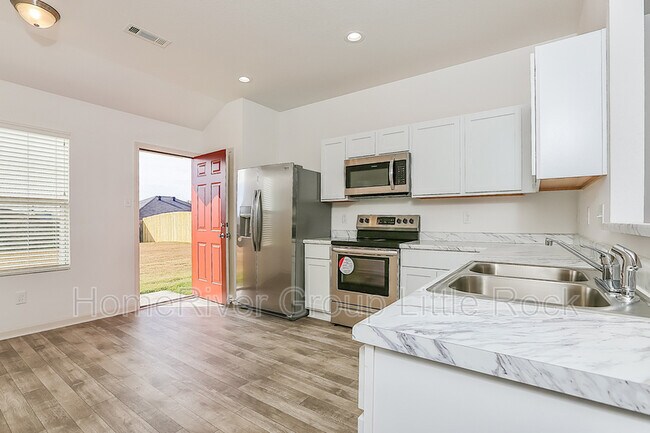 Building Photo - 113 Sunland Dr