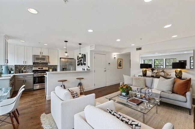 Foto del edificio - Gorgeous 2bd/2bth Condo in the Heart of No...