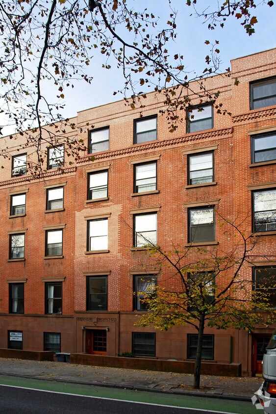 Primary Photo - 256 Henry St
