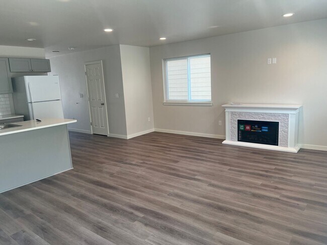 Building Photo - 5307 Smitten St