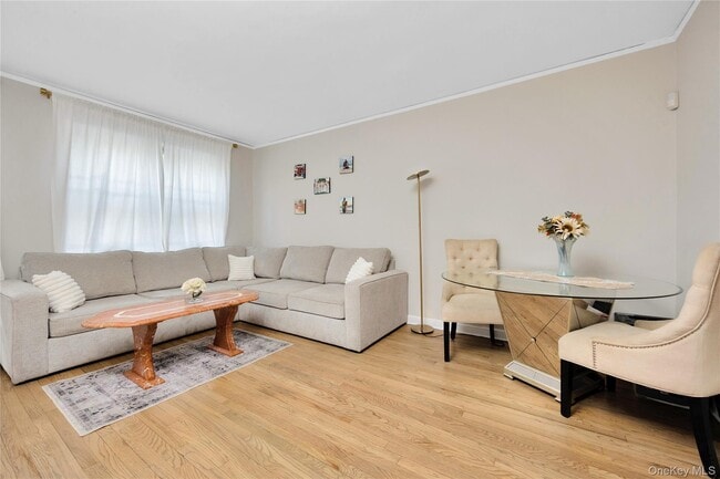 Foto del edificio - 141-42 78th Rd