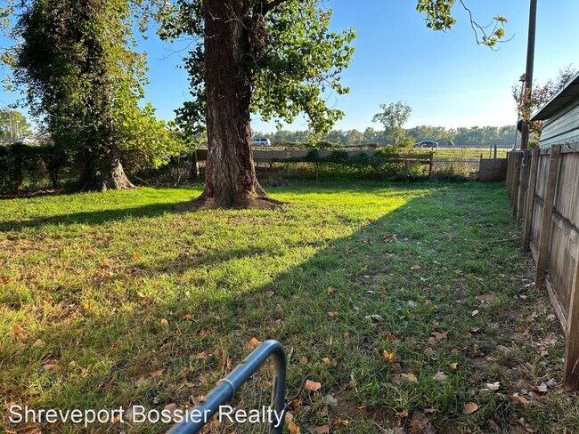 Building Photo - 3 br, 1 bath House - 2420 River St