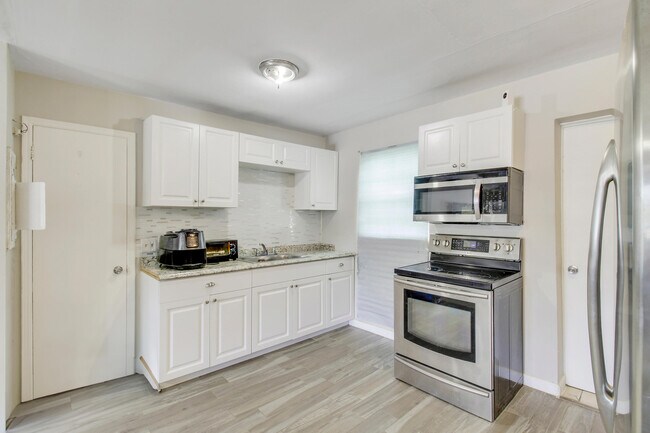 Foto del edificio - 1325 W 32nd St