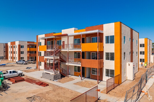 Building Photo - Streamliner 87th