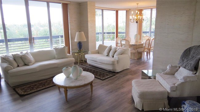 Building Photo - 3600 Mystic Pointe Dr