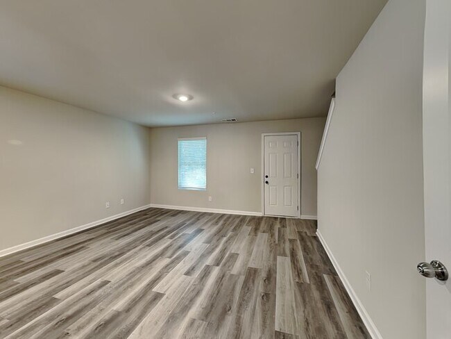 Building Photo - Lovely Home located in Conyers!