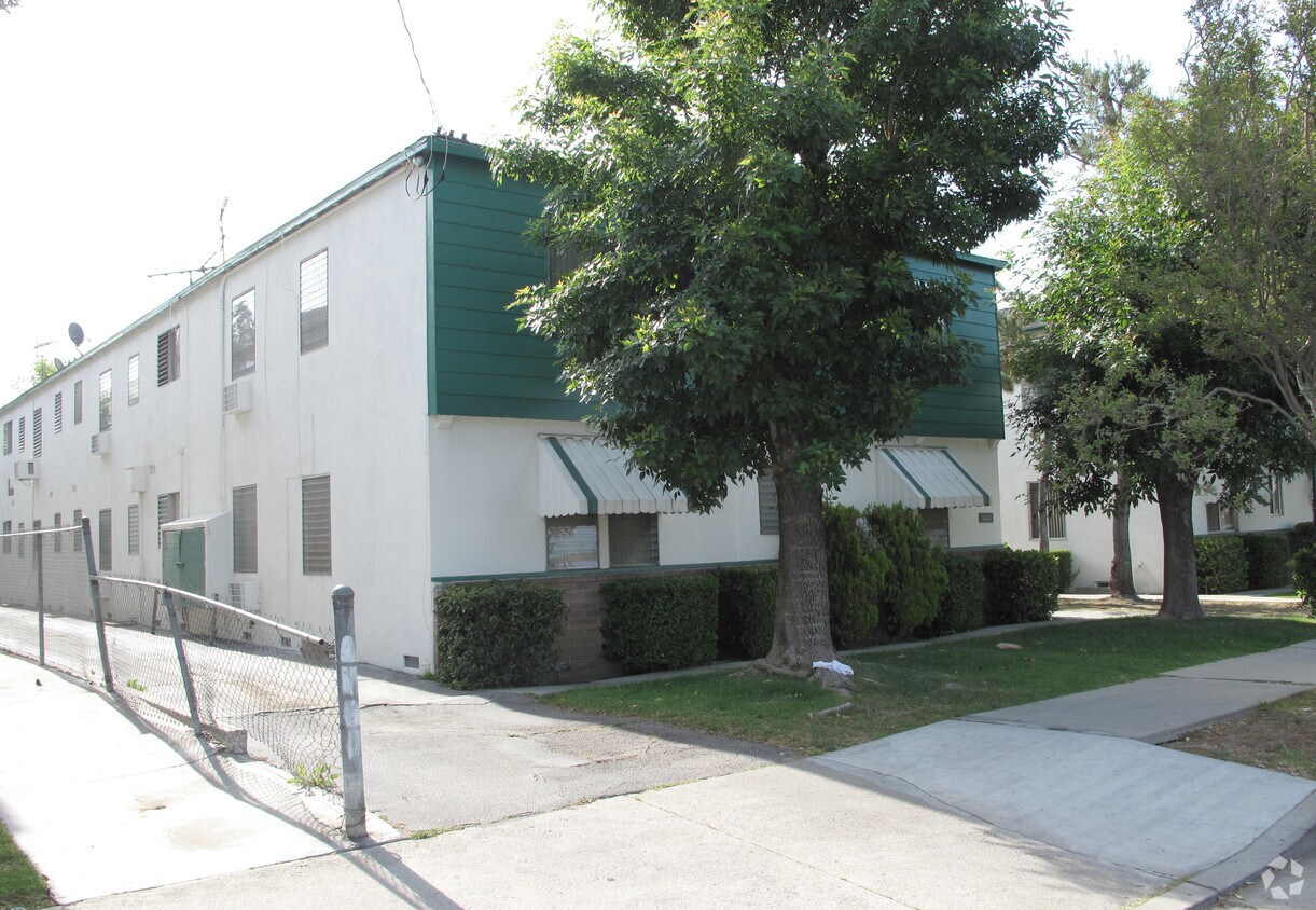 Foto del edificio - 5824-5828 Whitsett Ave