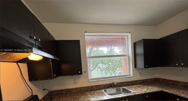 Foto del edificio - 529 NE 62nd St