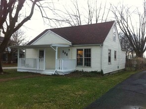 Building Photo - 726 Waldrun Ave